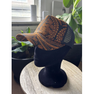Batik caps met gaas